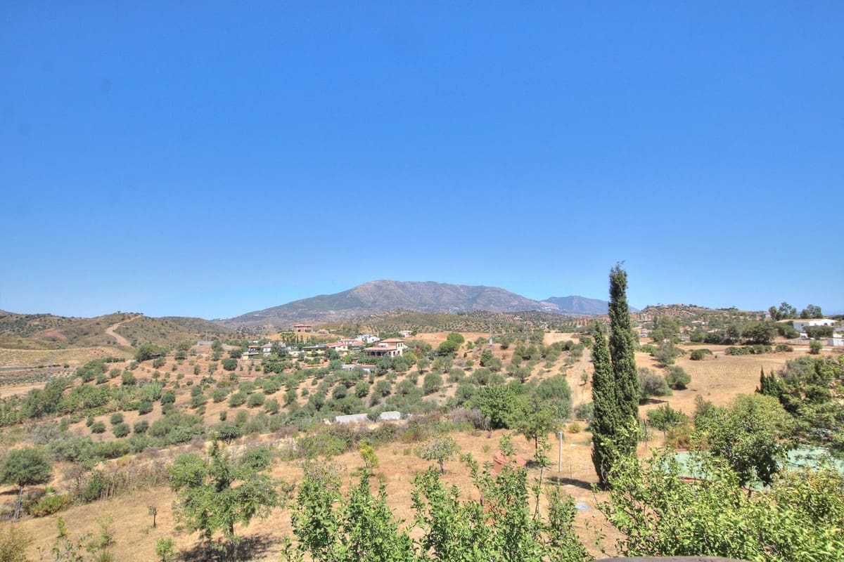 4 soveværelse Finca/Landehus til salg i Mijas Costa med swimmingpool garage - € 1.195.000 (Ref: 9851531)