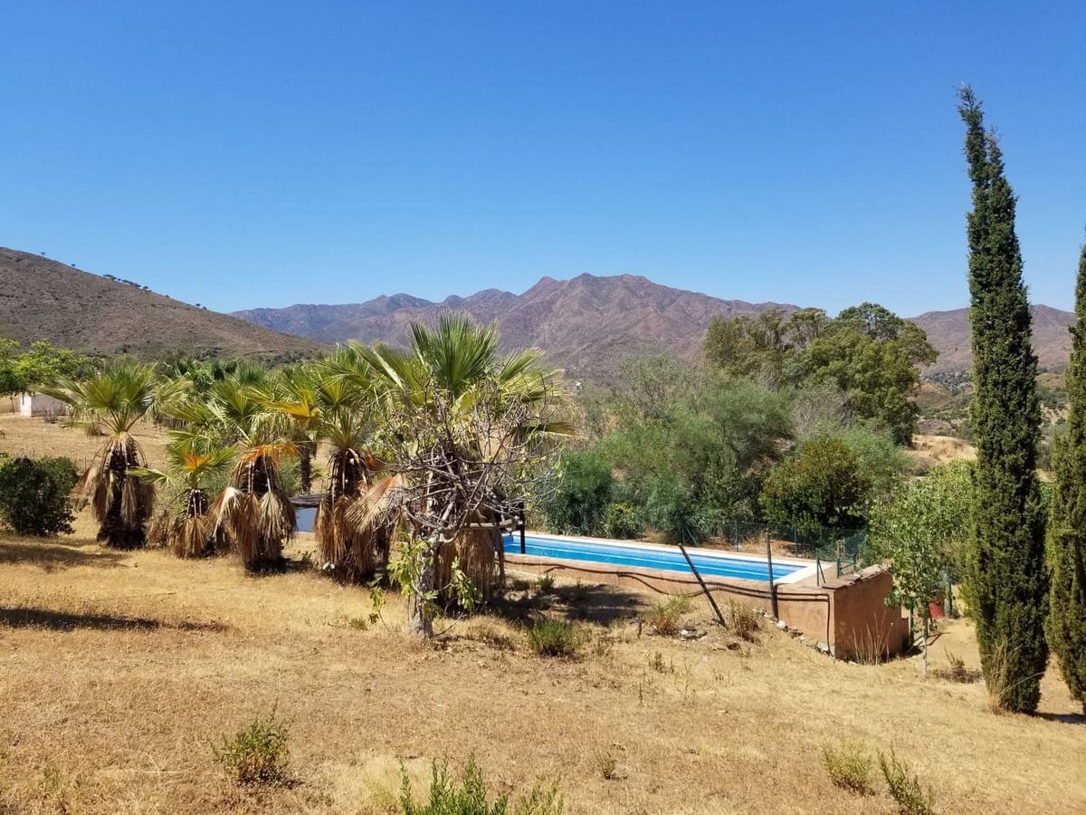 4 soveværelse Finca/Landehus til salg i Mijas Costa med swimmingpool garage - € 1.195.000 (Ref: 9851531)