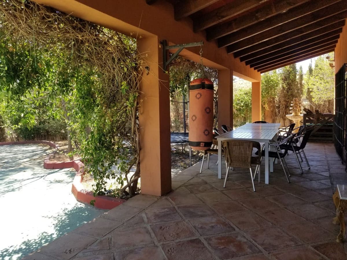 4 soveværelse Finca/Landehus til salg i Mijas Costa med swimmingpool garage - € 1.195.000 (Ref: 9851531)