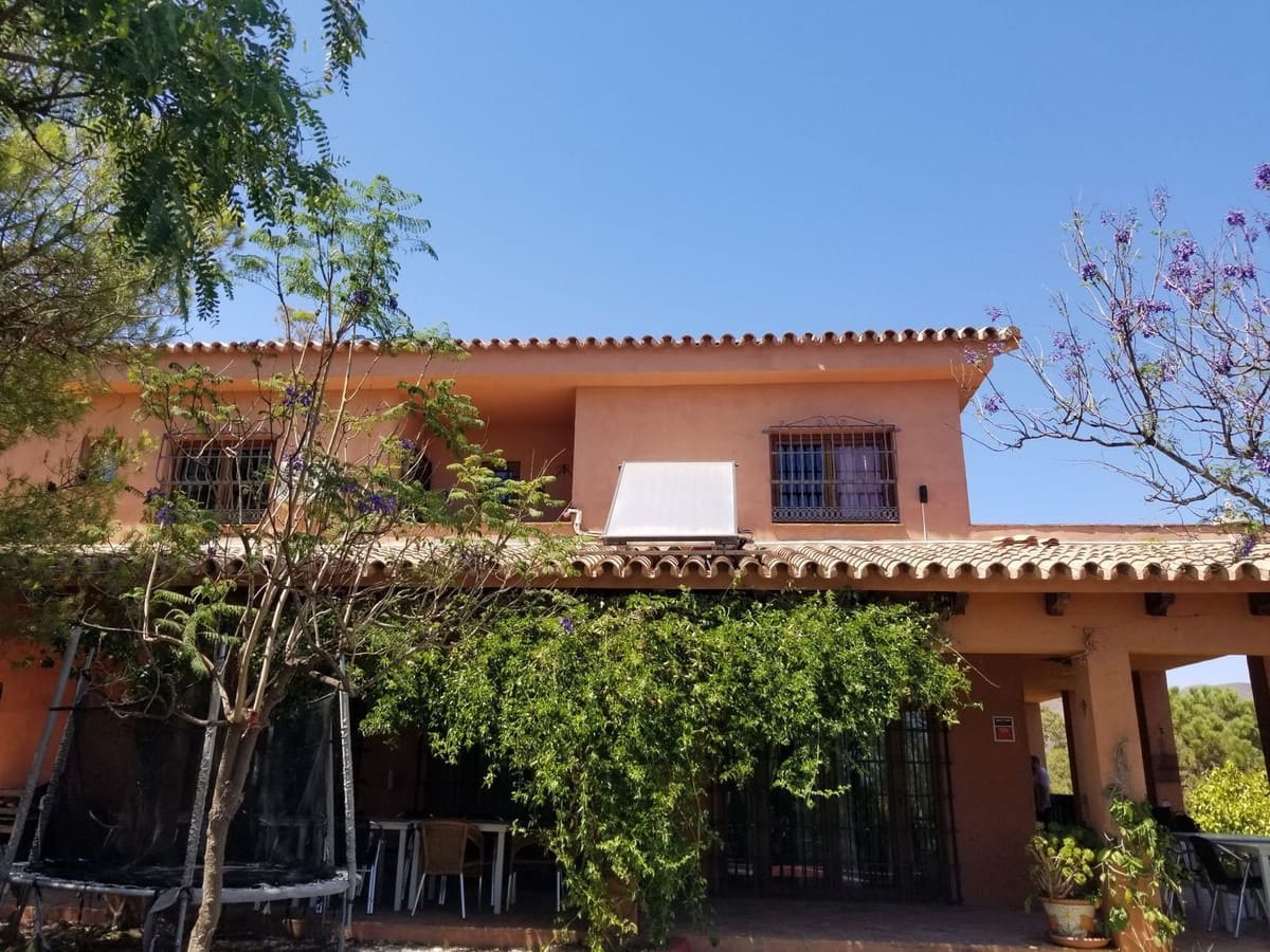 4 soveværelse Finca/Landehus til salg i Mijas Costa med swimmingpool garage - € 1.195.000 (Ref: 9851531)