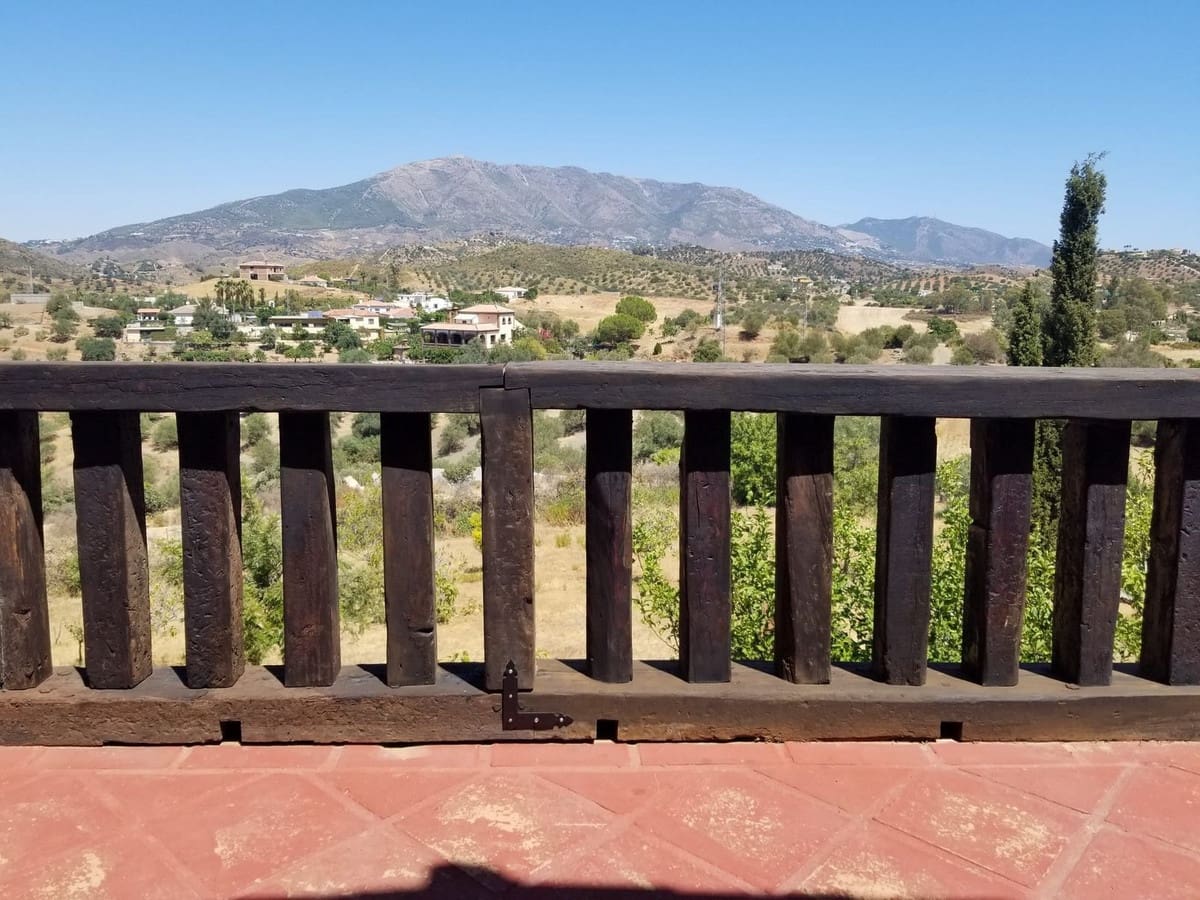 4 soveværelse Finca/Landehus til salg i Mijas Costa med swimmingpool garage - € 1.195.000 (Ref: 9851531)