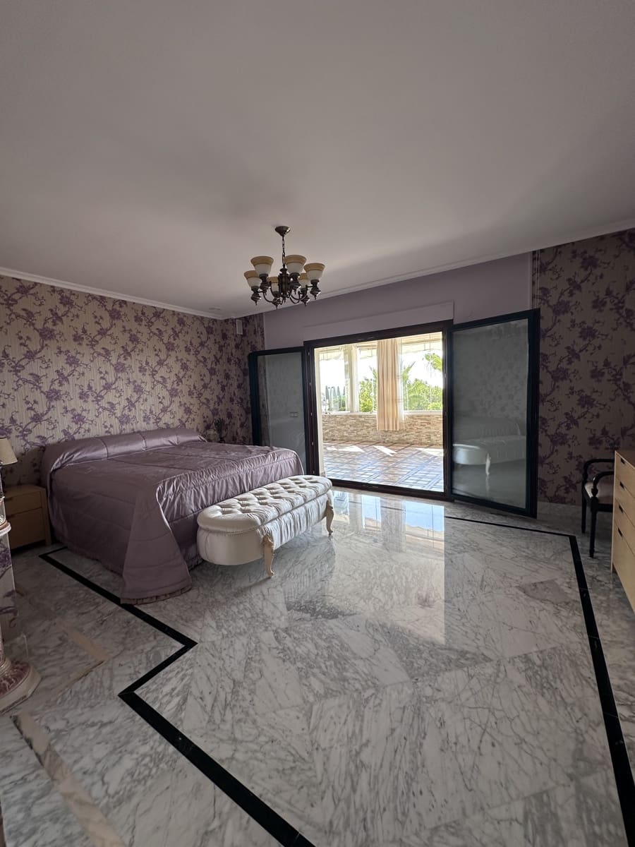 4 soverom Leilighet til salgs i Golden Mile med svømmebasseng garasje - € 2 100 000 (Ref: 9851532)
