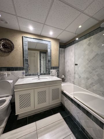 4 bedroom Apartment for sale in Golden Mile, Marbella with pool garage - € 2,100,000 (Ref: 9851532)