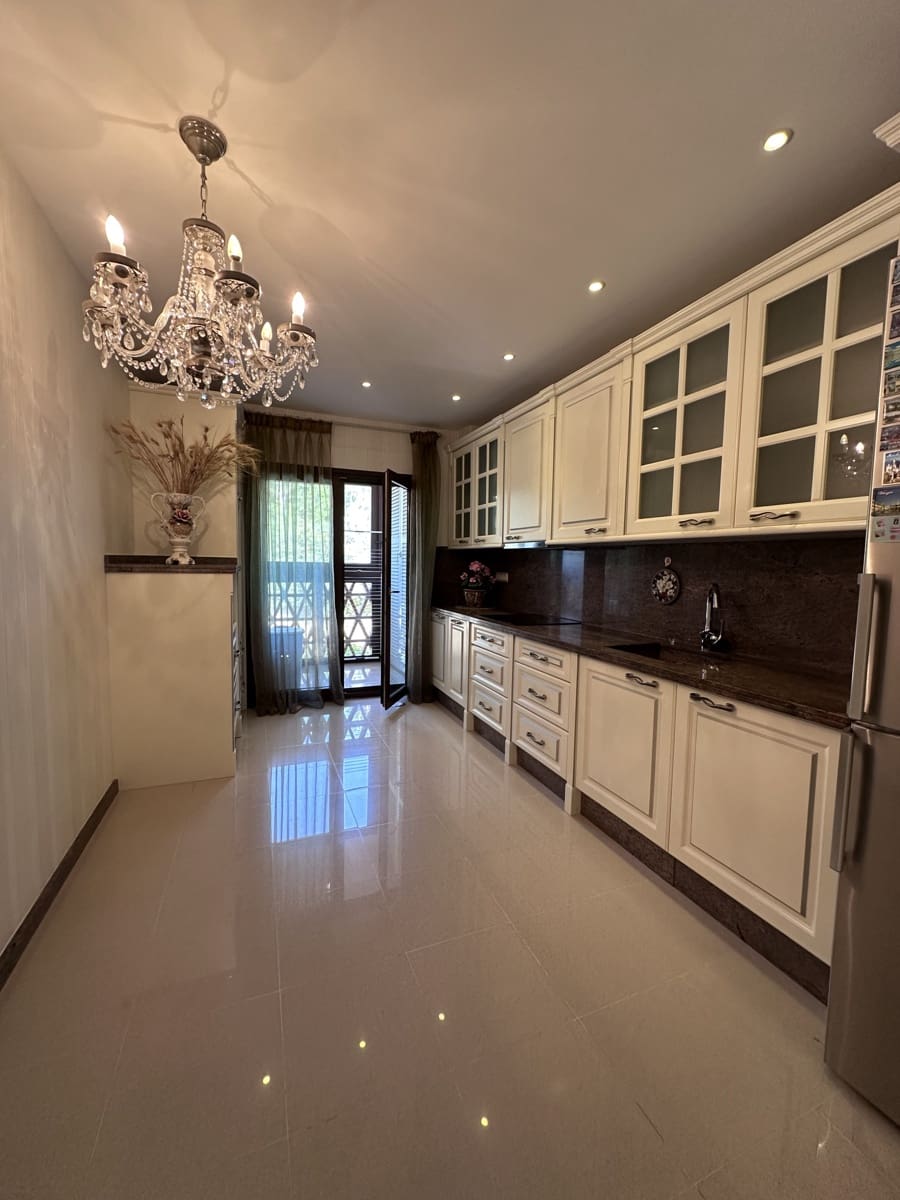 4 bedroom Apartment for sale in Golden Mile with pool garage - € 2,100,000 (Ref: 9851532)