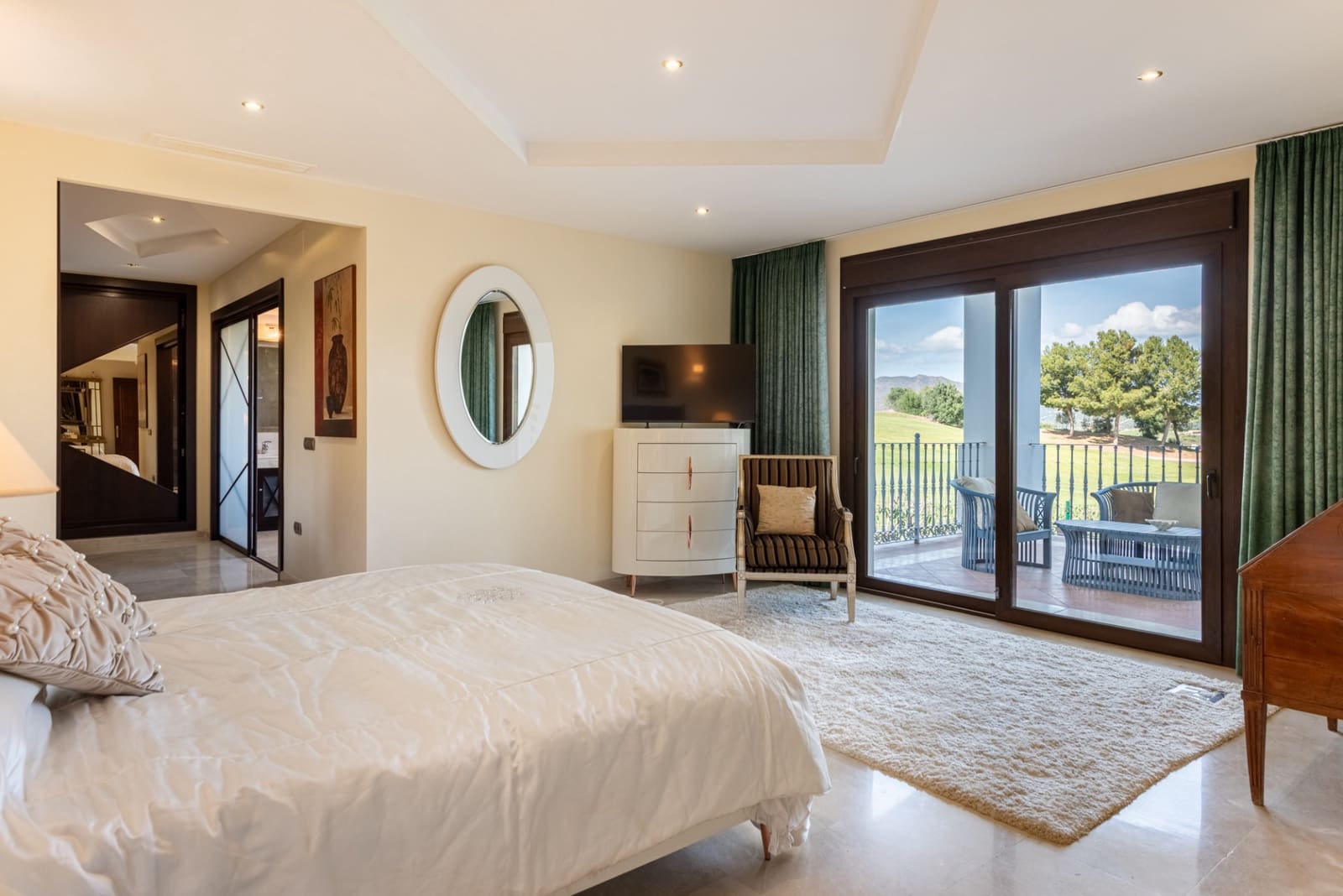 4 bedroom Villa for sale in Mijas Costa with pool garage - € 1,899,500 (Ref: 9851535)