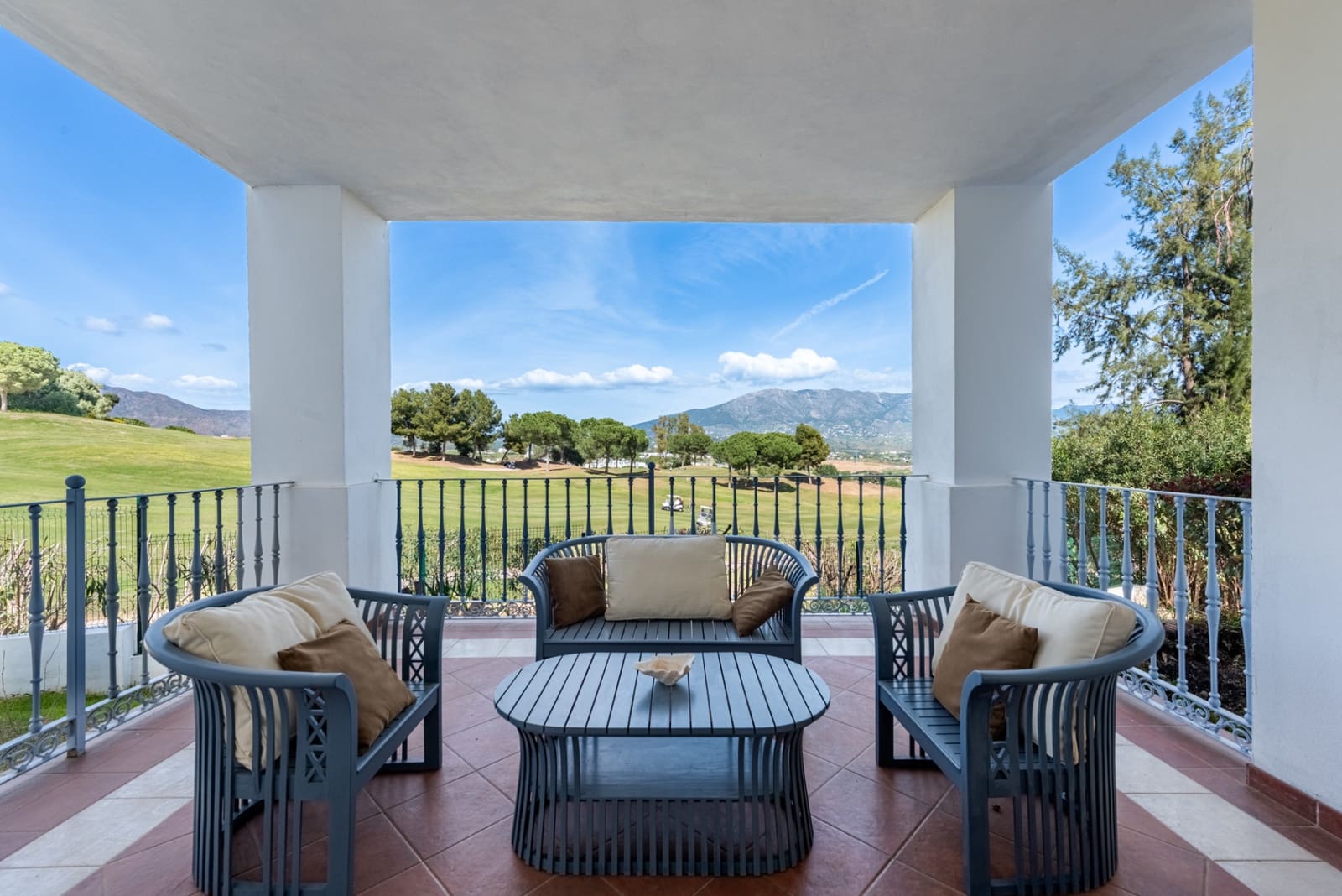 4 bedroom Villa for sale in Mijas Costa with pool garage - € 1,899,500 (Ref: 9851535)