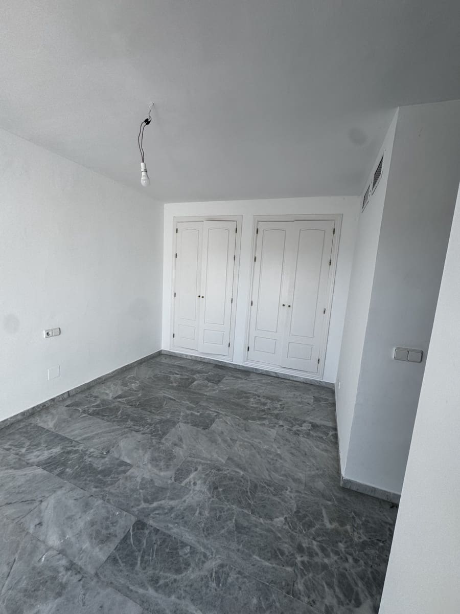 5 soveværelse Penthouse til salg i Guadalmina med swimmingpool garage - € 1.320.000 (Ref: 9851536)