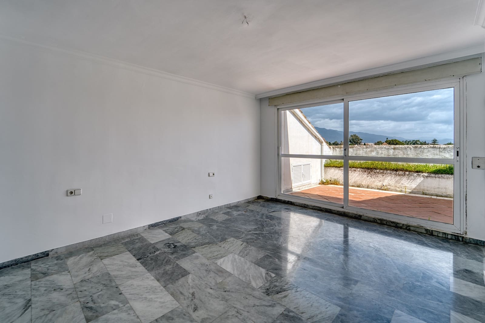 5 soveværelse Penthouse til salg i Guadalmina med swimmingpool garage - € 1.320.000 (Ref: 9851536)