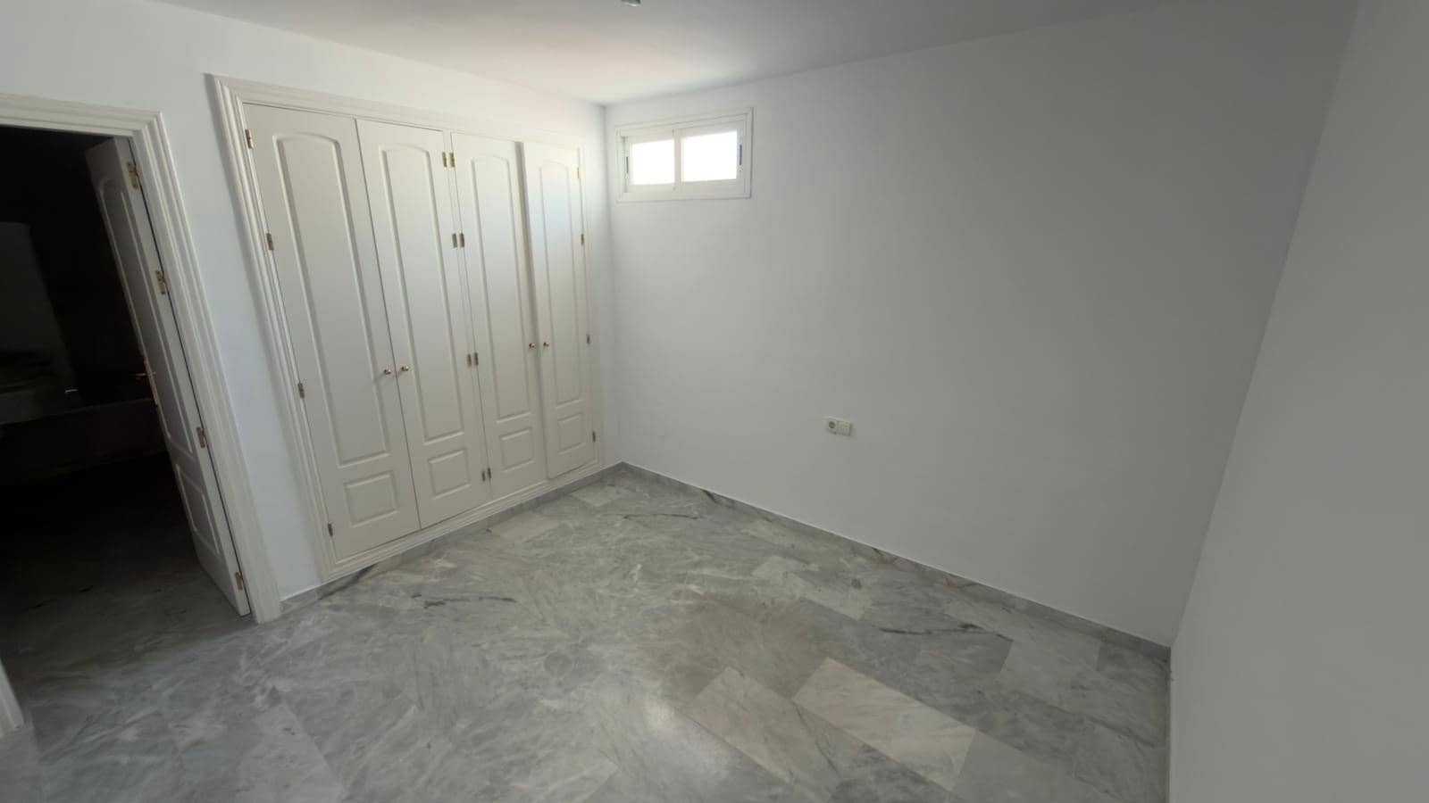 5 soveværelse Penthouse til salg i Guadalmina med swimmingpool garage - € 1.320.000 (Ref: 9851536)