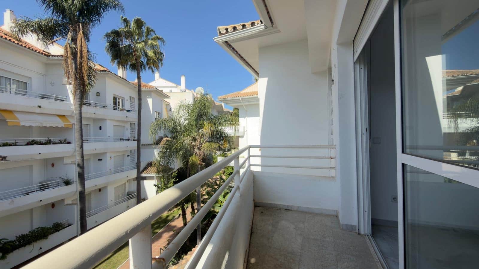 5 soveværelse Penthouse til salg i Guadalmina med swimmingpool garage - € 1.320.000 (Ref: 9851536)