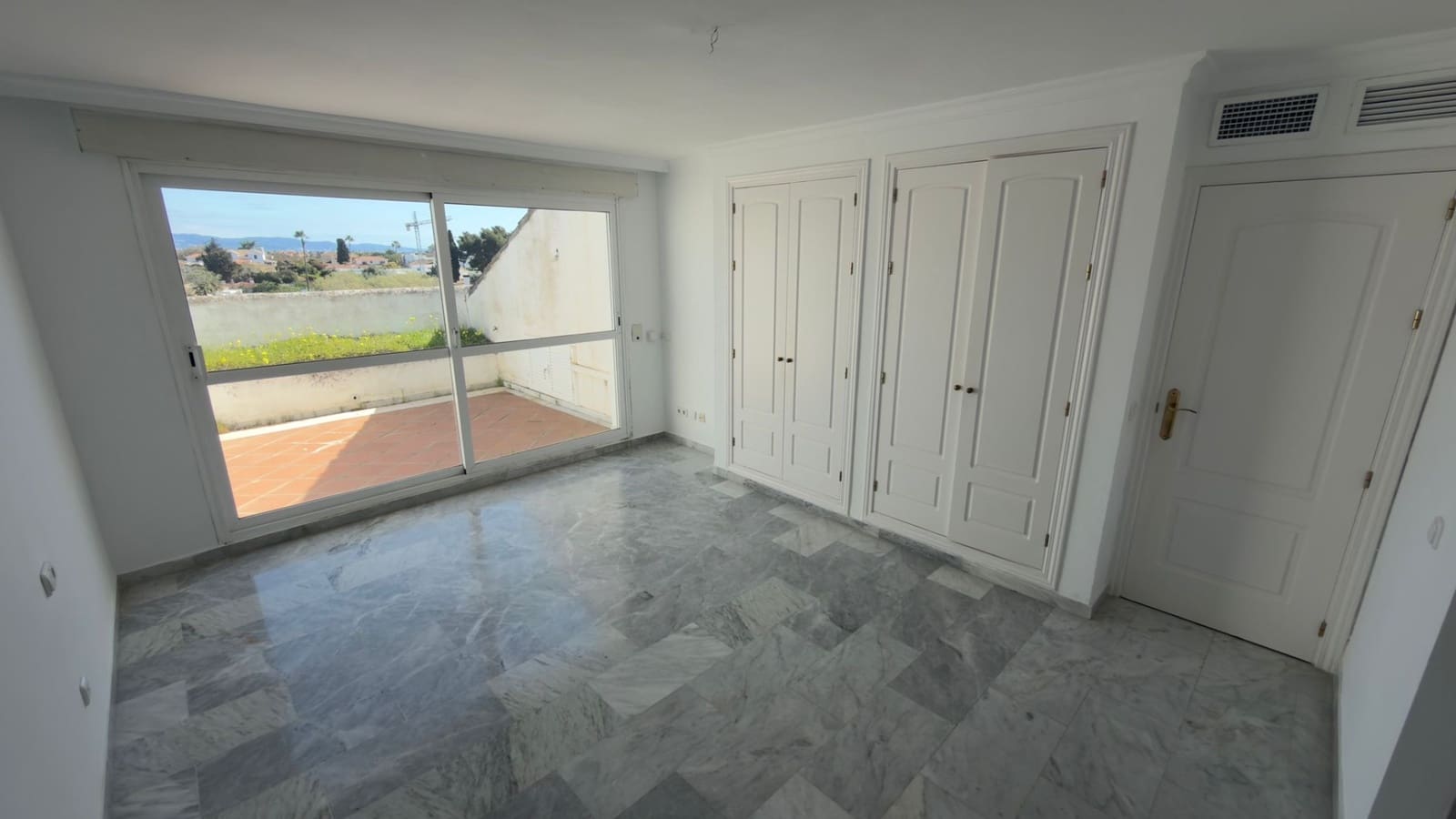 5 soveværelse Penthouse til salg i Guadalmina med swimmingpool garage - € 1.320.000 (Ref: 9851536)
