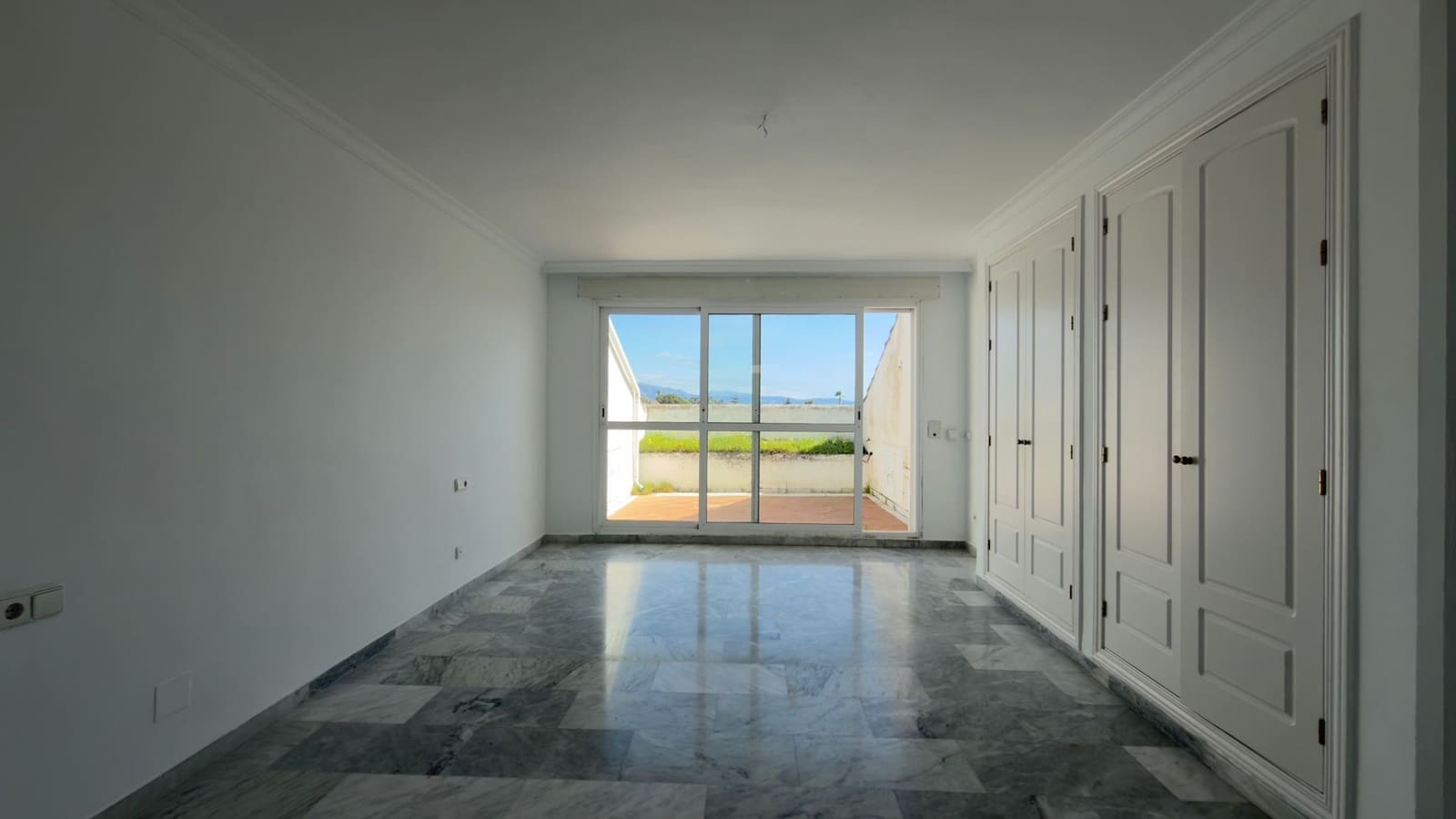 5 soveværelse Penthouse til salg i Guadalmina med swimmingpool garage - € 1.320.000 (Ref: 9851536)