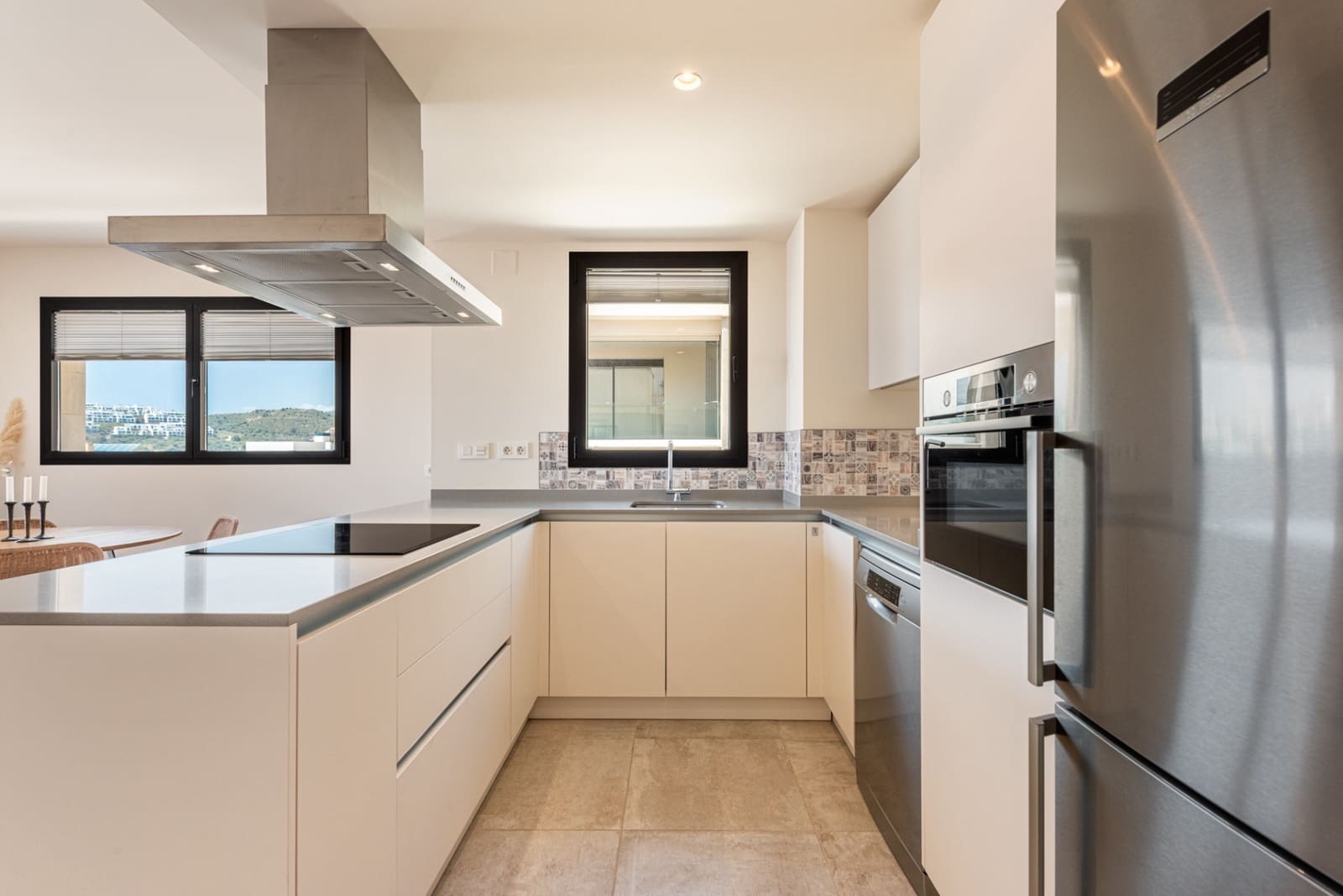 4 sypialnia Apartament na sprzedaż w La Cala de Mijas z basenem garażem - 895 000 € (Ref: 9851537)