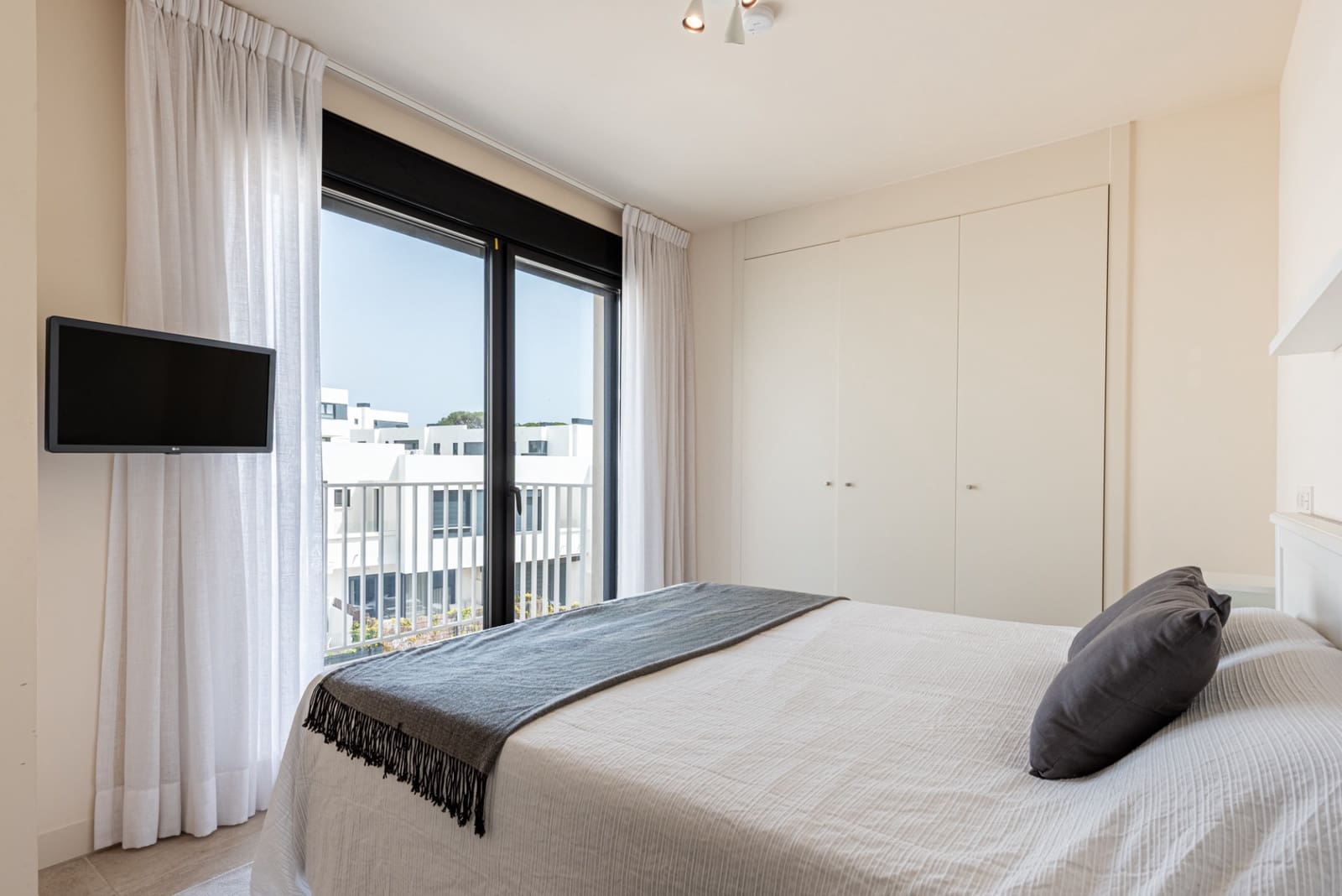 4 sypialnia Apartament na sprzedaż w La Cala de Mijas z basenem garażem - 895 000 € (Ref: 9851537)