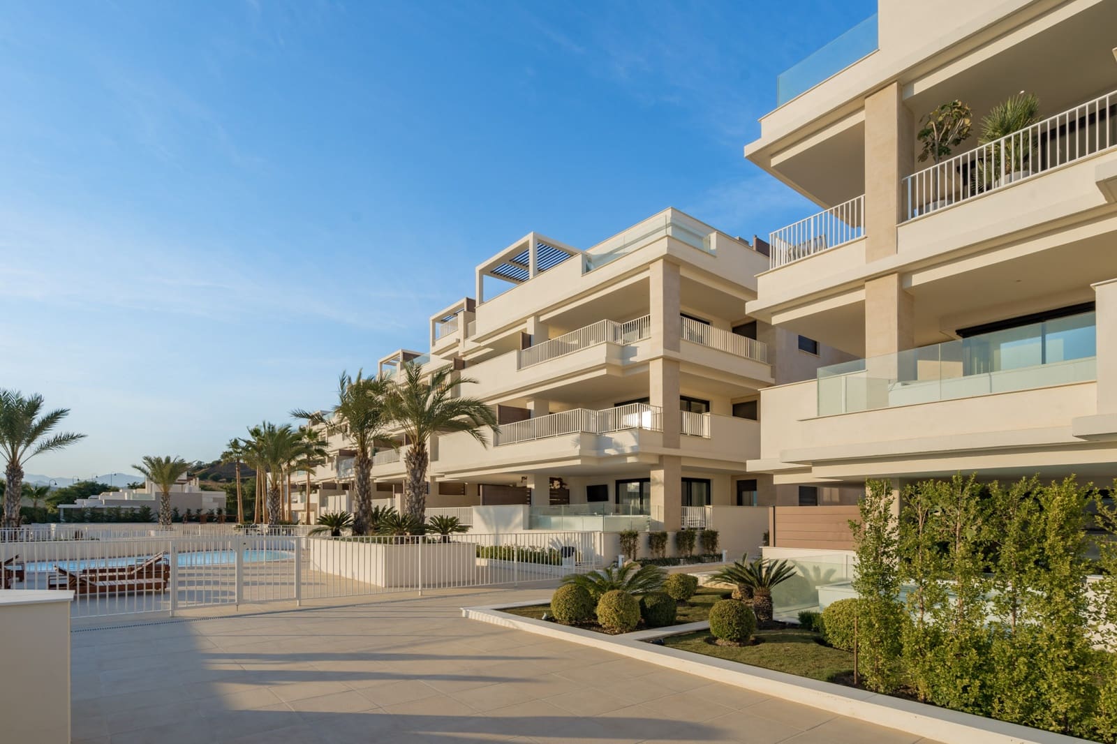 4 sypialnia Apartament na sprzedaż w La Cala de Mijas z basenem garażem - 895 000 € (Ref: 9851537)