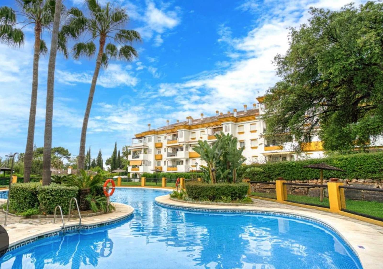 3 bedroom Apartment for sale in Marbella with pool garage - € 665,000 (Ref: 9851539)