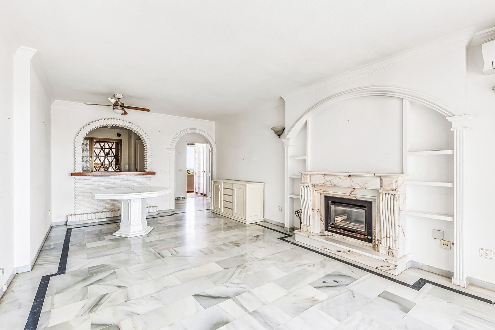 2 slaapkamer Appartement te koop in Calahonda met zwembad garage - € 265.000 (Ref: 9854976)
