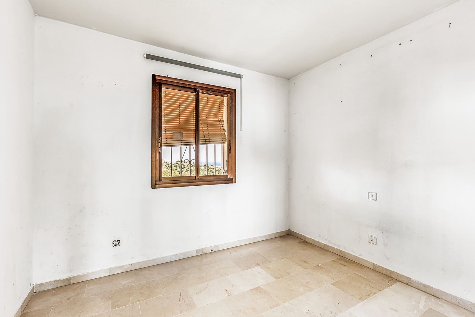 2 slaapkamer Appartement te koop in Calahonda met zwembad garage - € 265.000 (Ref: 9854976)