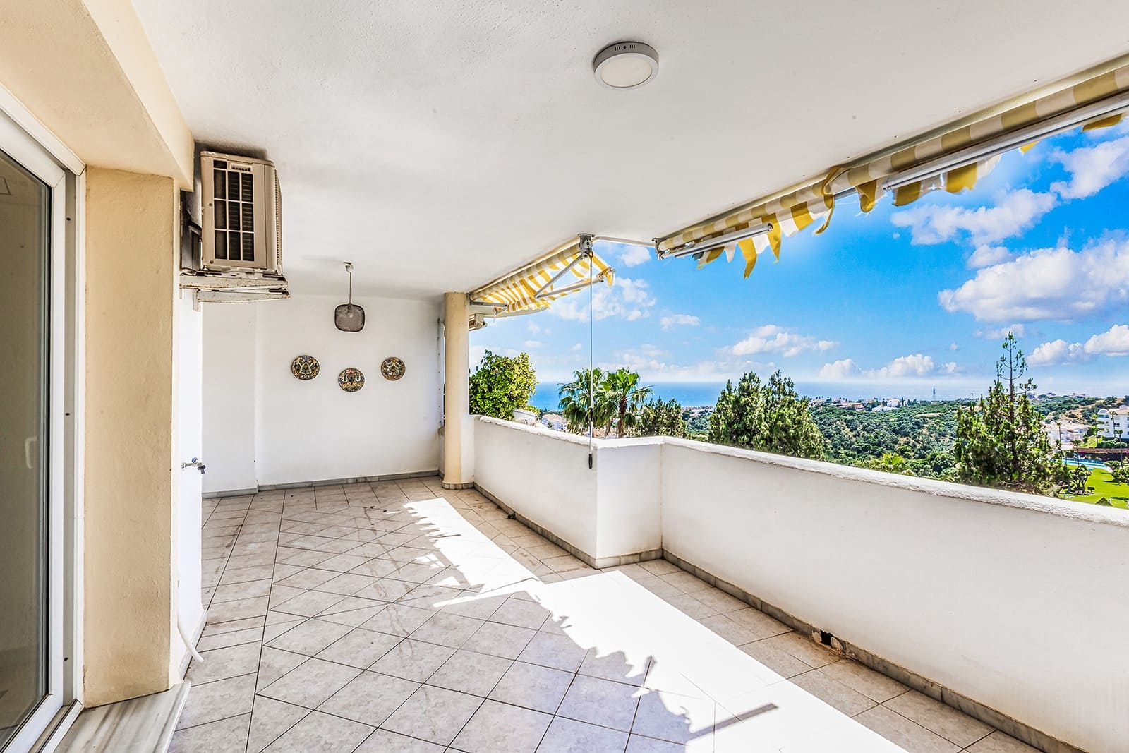 2 slaapkamer Appartement te koop in Calahonda met zwembad garage - € 265.000 (Ref: 9854976)