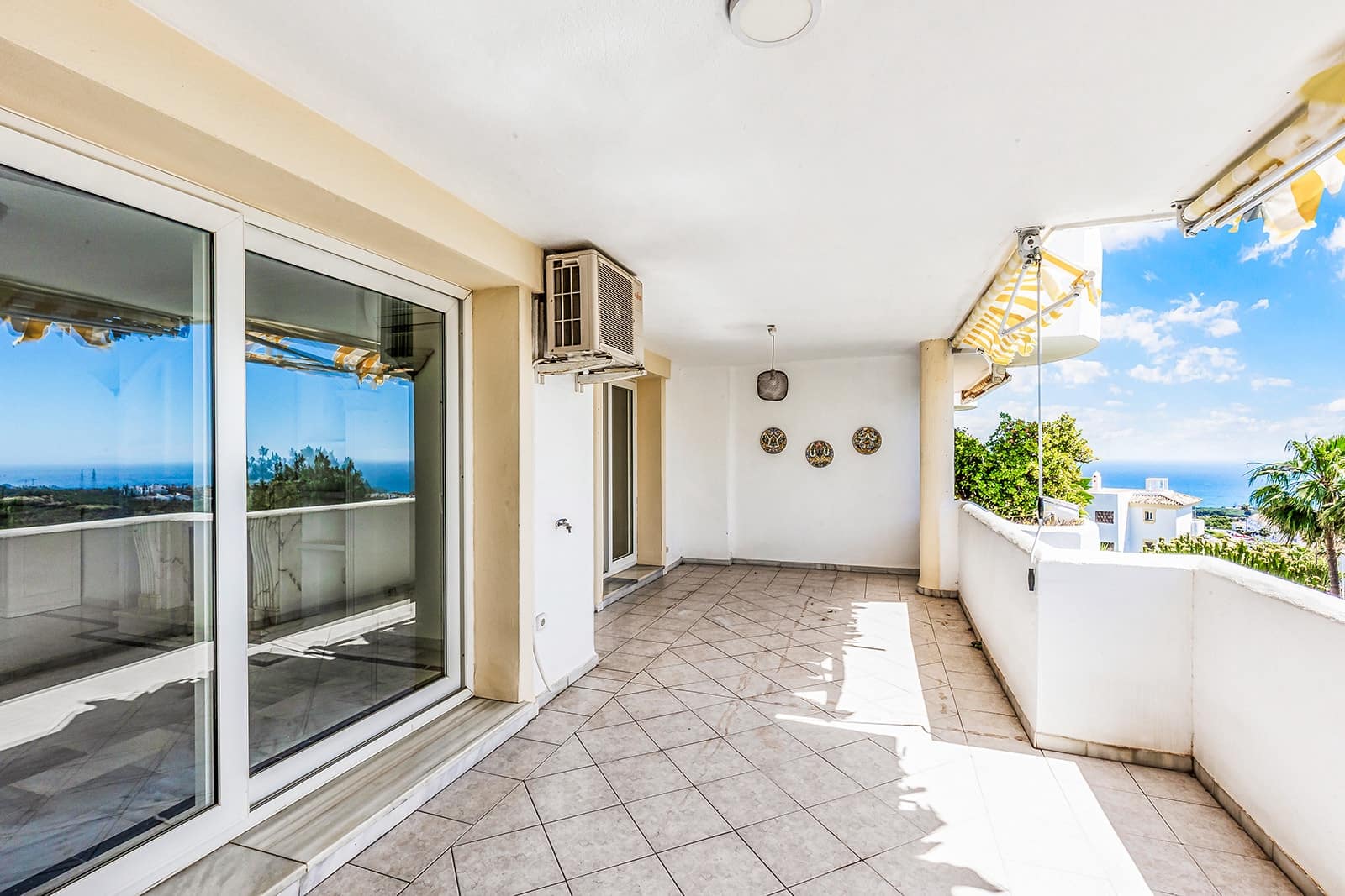 2 slaapkamer Appartement te koop in Calahonda met zwembad garage - € 265.000 (Ref: 9854976)
