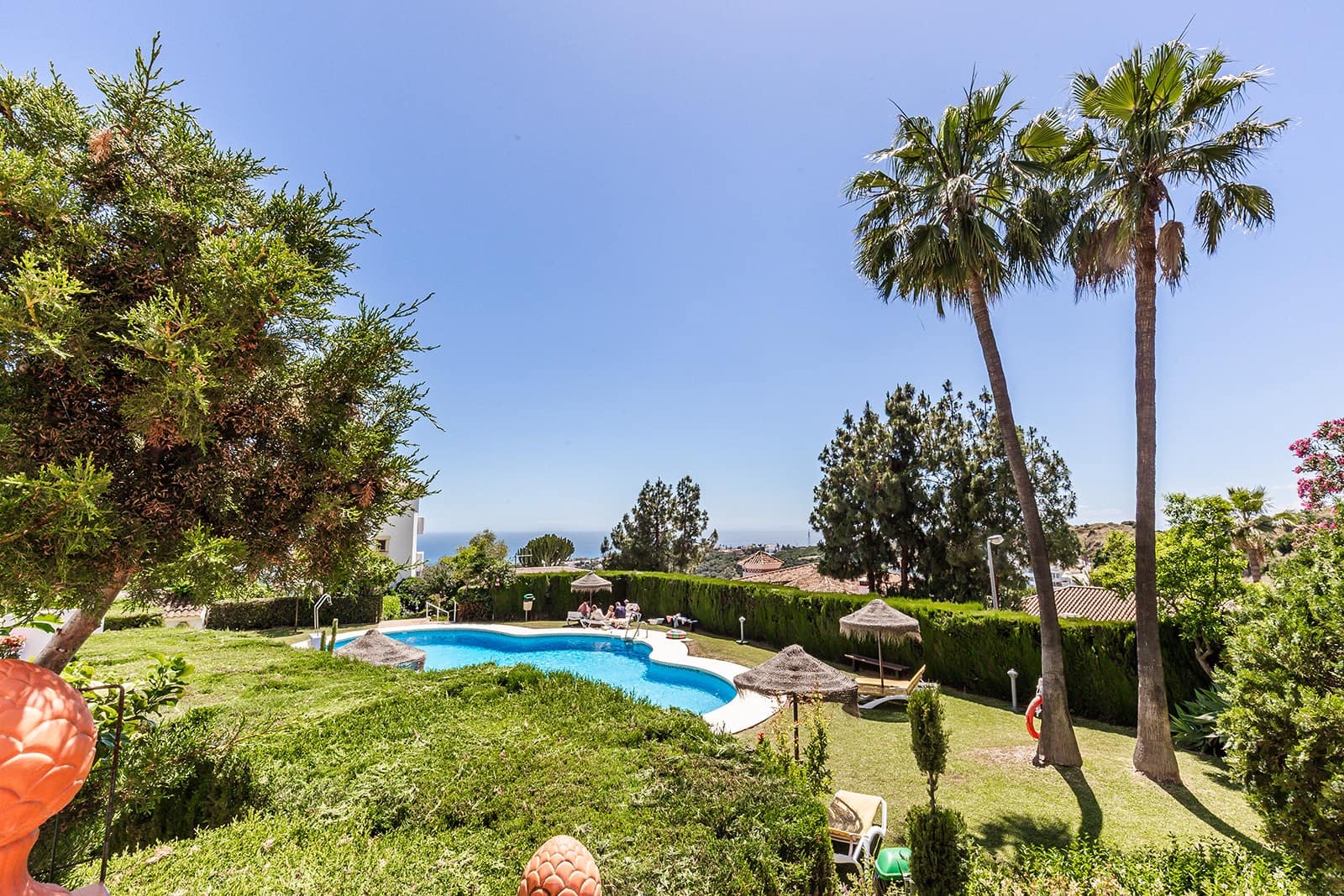 2 slaapkamer Appartement te koop in Calahonda met zwembad garage - € 265.000 (Ref: 9854976)