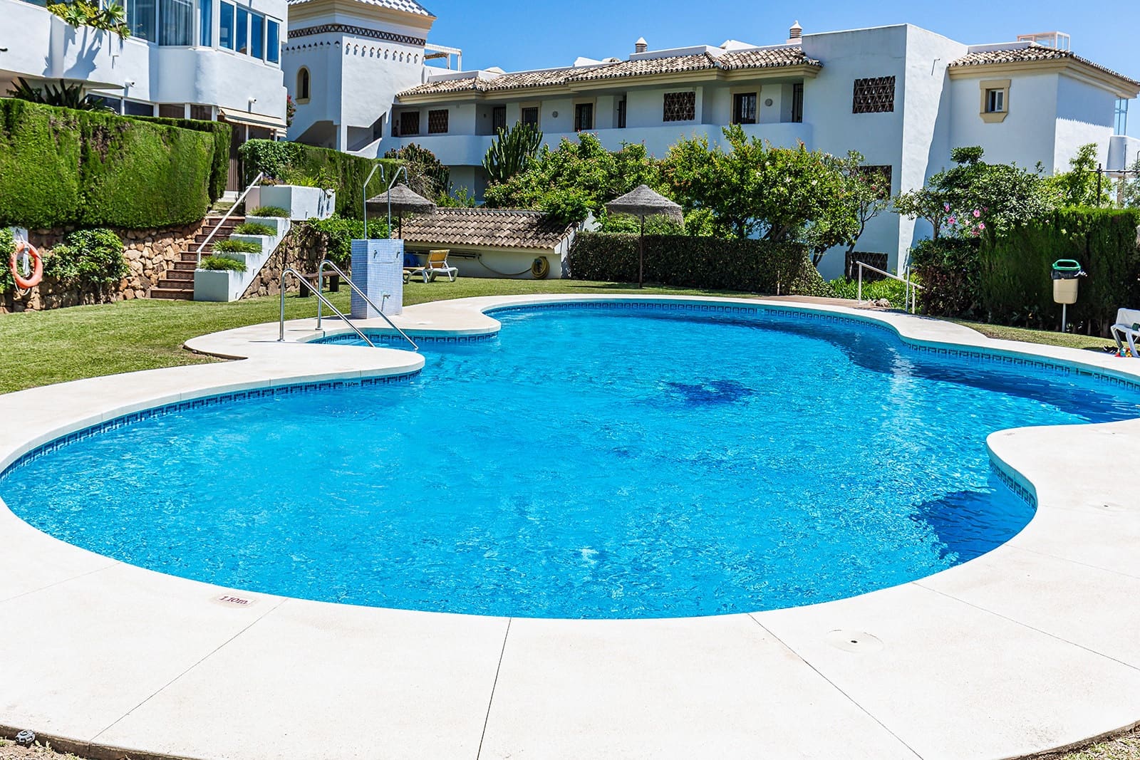 2 slaapkamer Appartement te koop in Calahonda met zwembad garage - € 265.000 (Ref: 9854976)