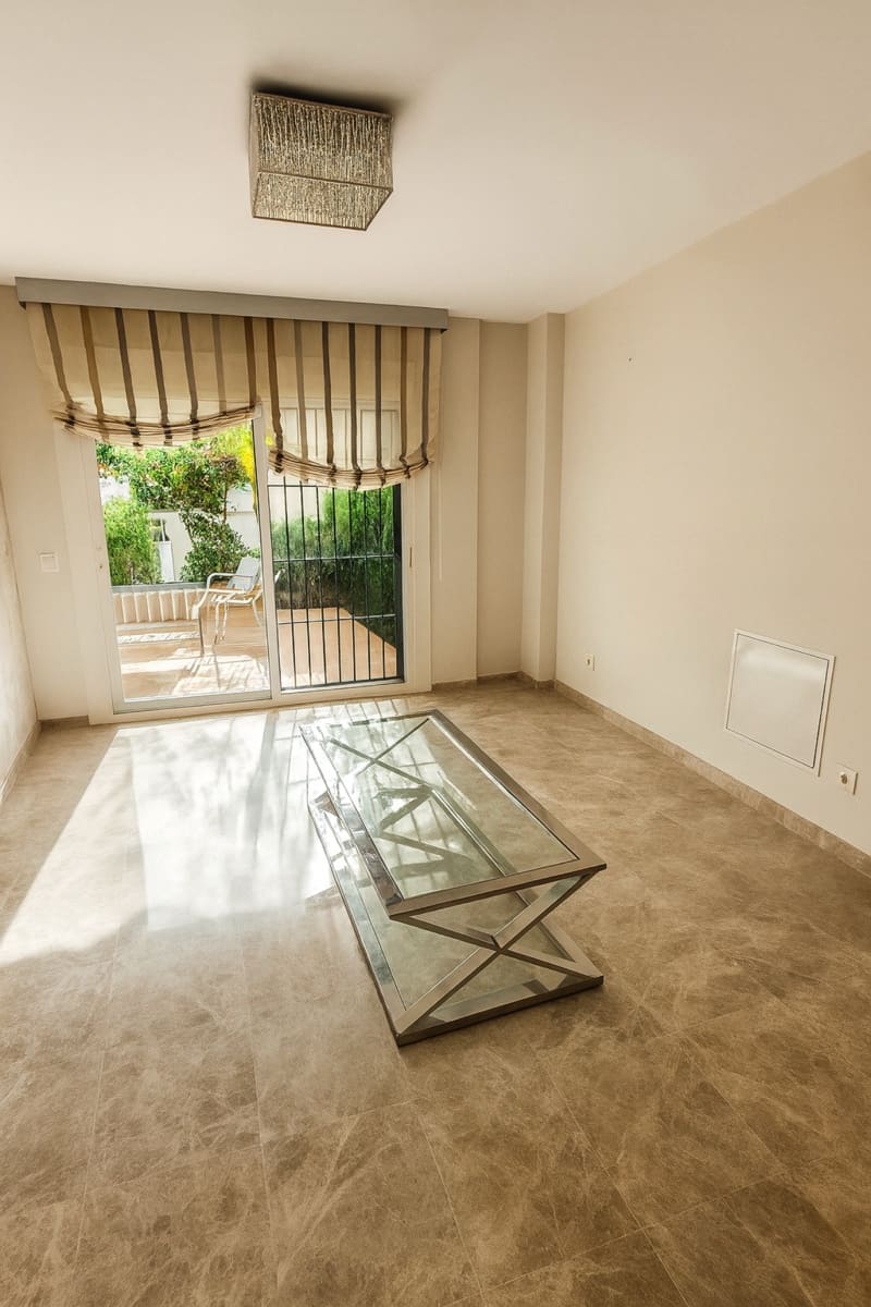 2 bedroom Apartment for sale in Marbella with pool garage - € 570,000 (Ref: 9854977)