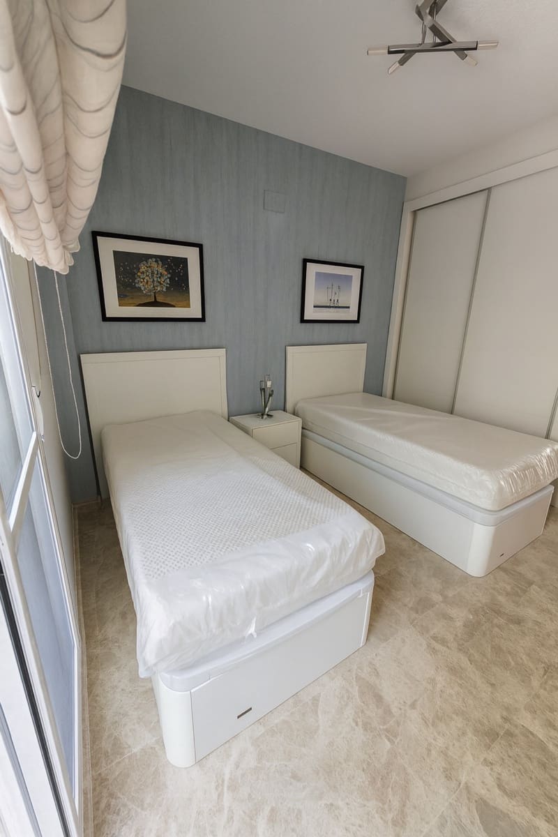 2 bedroom Apartment for sale in Marbella with pool garage - € 570,000 (Ref: 9854977)