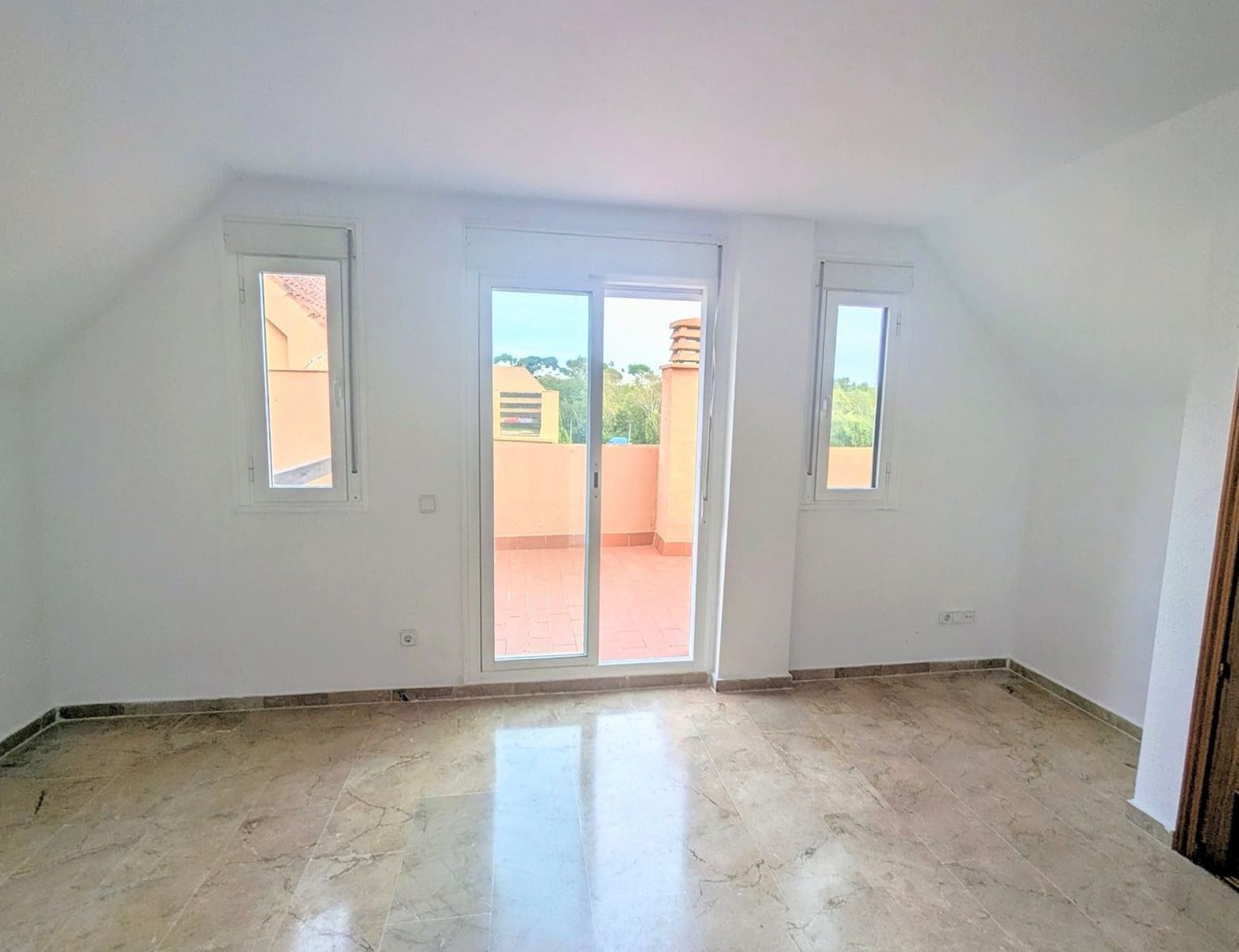 3 bedroom Penthouse for sale in Bahia de Casares with pool garage - € 418,000 (Ref: 9854978)