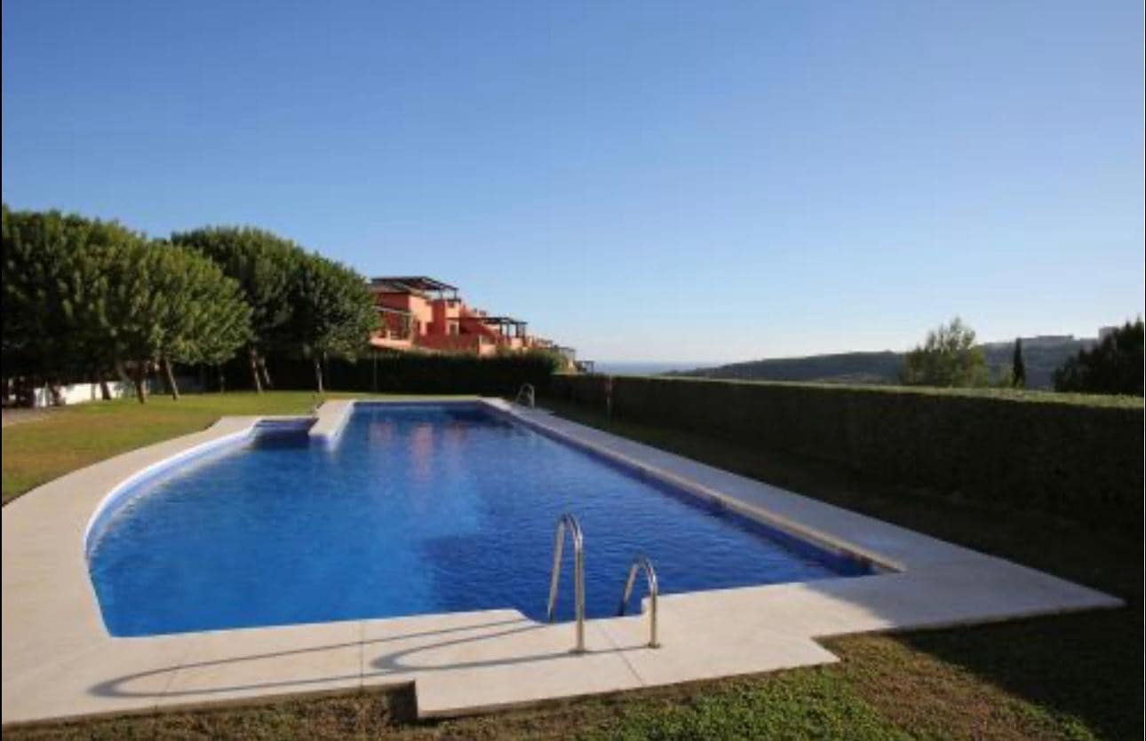 Apartamento de 2 habitaciones en Casares en venta con piscina garaje - 375.000 € (Ref: 9861557)