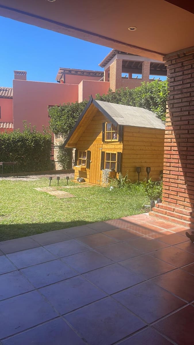 Apartamento de 2 habitaciones en Casares en venta con piscina garaje - 375.000 € (Ref: 9861557)