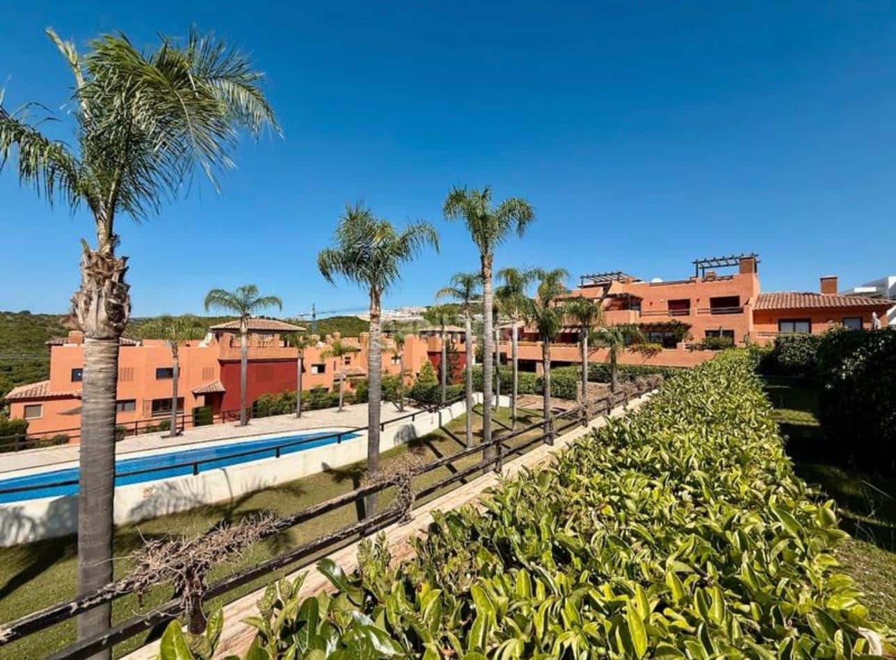Apartamento de 2 habitaciones en Casares en venta con piscina garaje - 375.000 € (Ref: 9861557)