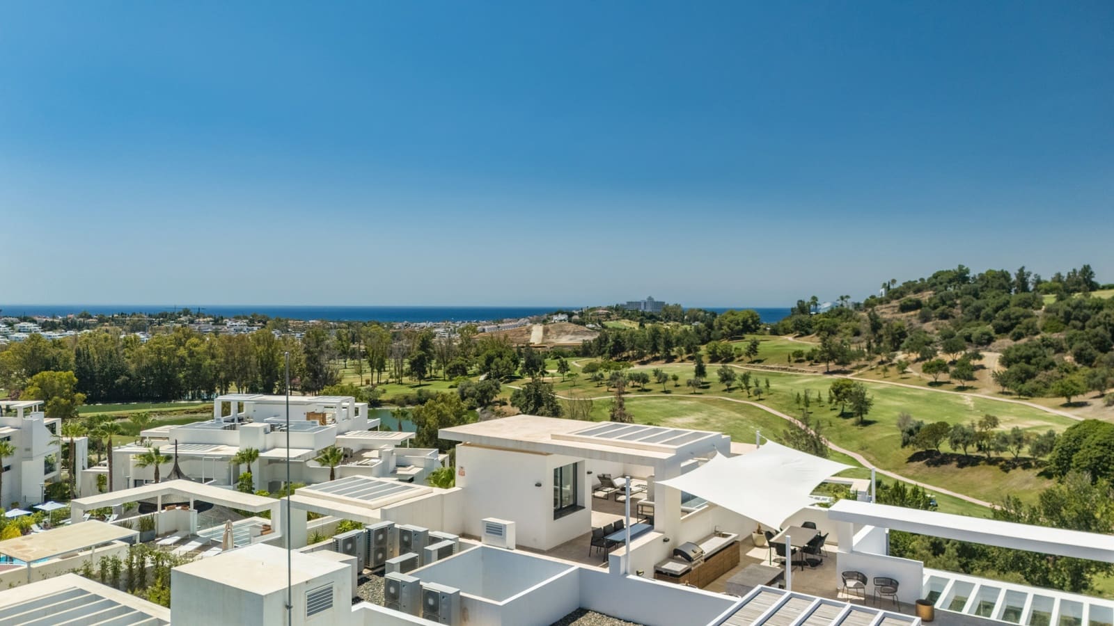 2 bedroom Penthouse for sale in Benahavis with pool garage - € 795,000 (Ref: 9864055)