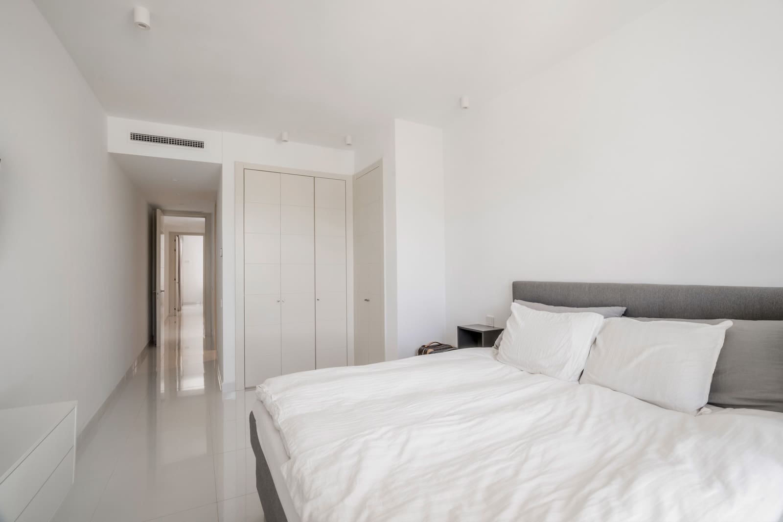 2 bedroom Penthouse for sale in Benahavis with pool garage - € 795,000 (Ref: 9864055)