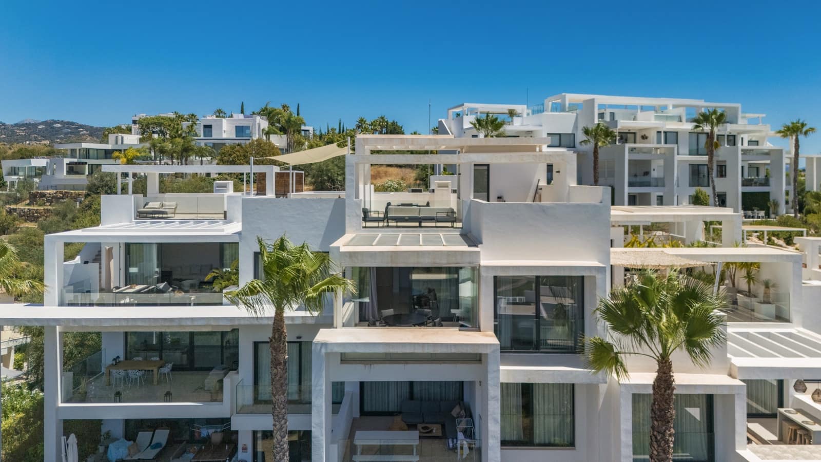 2 bedroom Penthouse for sale in Benahavis with pool garage - € 795,000 (Ref: 9864055)