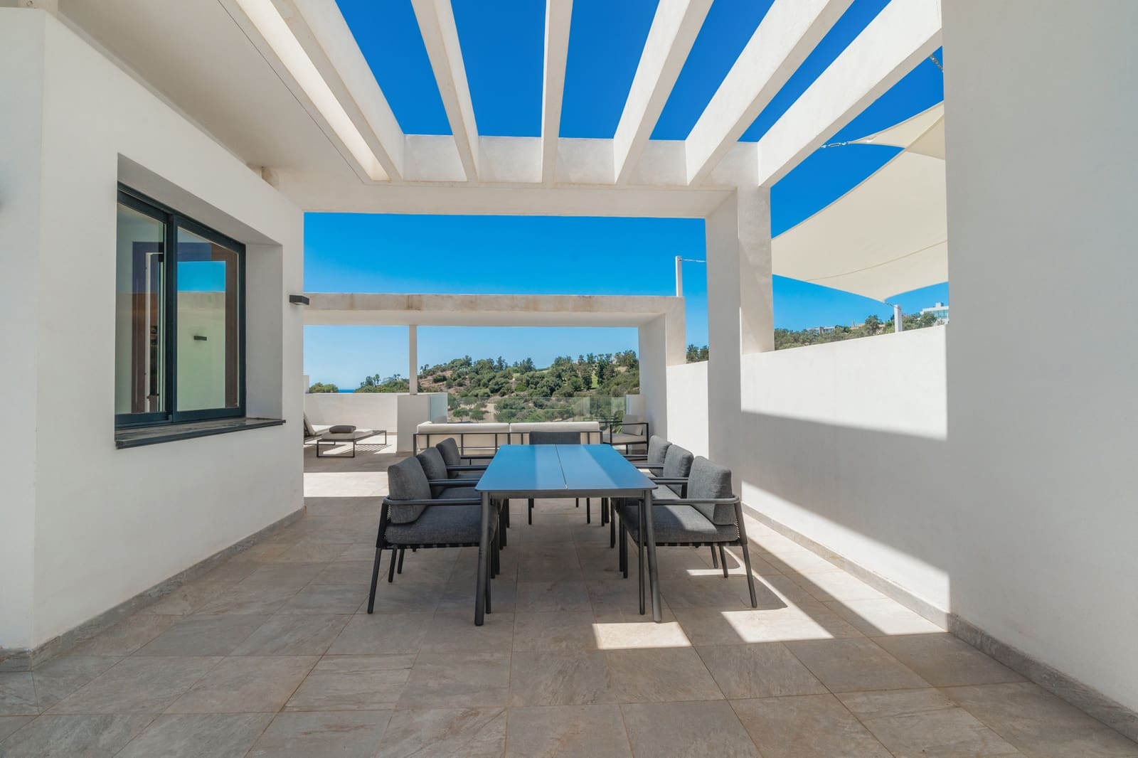 2 bedroom Penthouse for sale in Benahavis with pool garage - € 795,000 (Ref: 9864055)