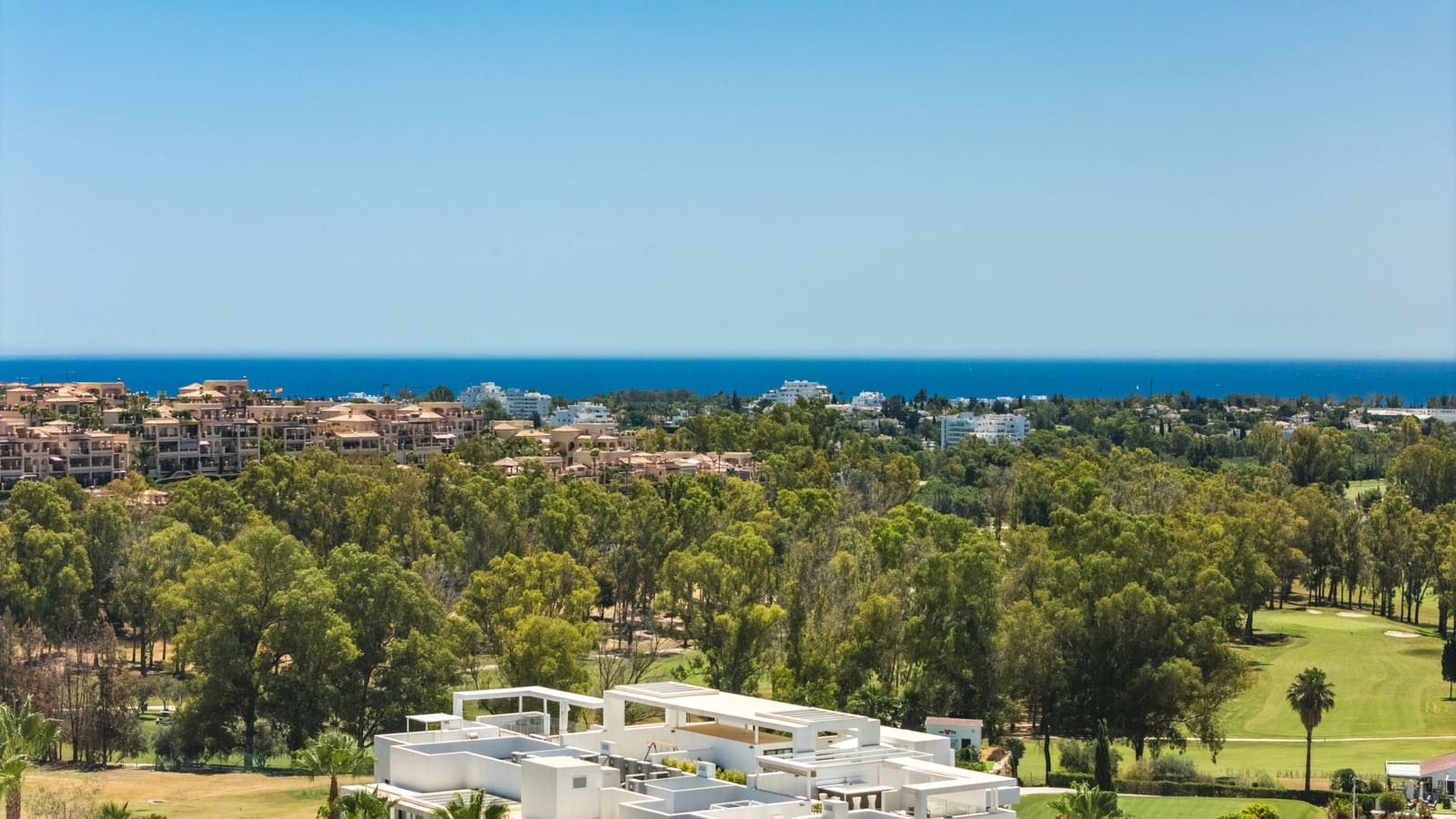 2 bedroom Penthouse for sale in Benahavis with pool garage - € 795,000 (Ref: 9864055)