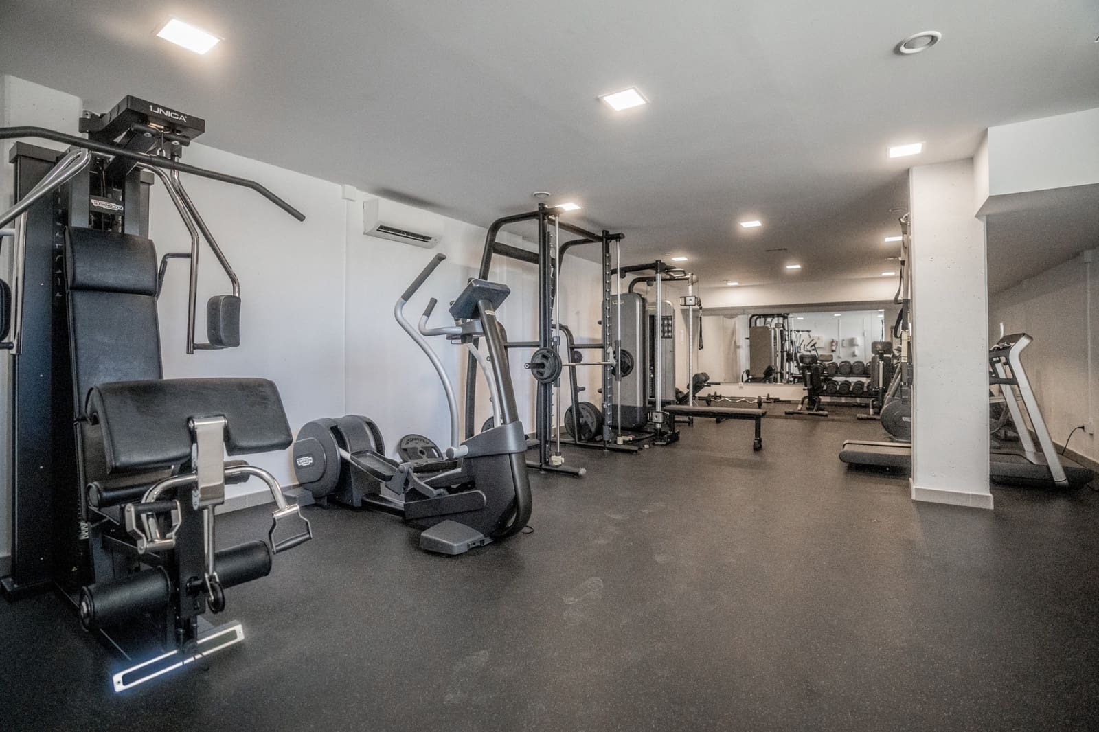 2 bedroom Penthouse for sale in Benahavis with pool garage - € 795,000 (Ref: 9864055)