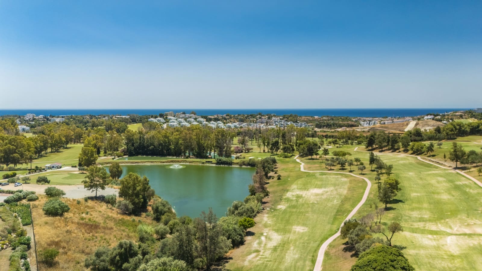 2 bedroom Penthouse for sale in Benahavis with pool garage - € 795,000 (Ref: 9864055)