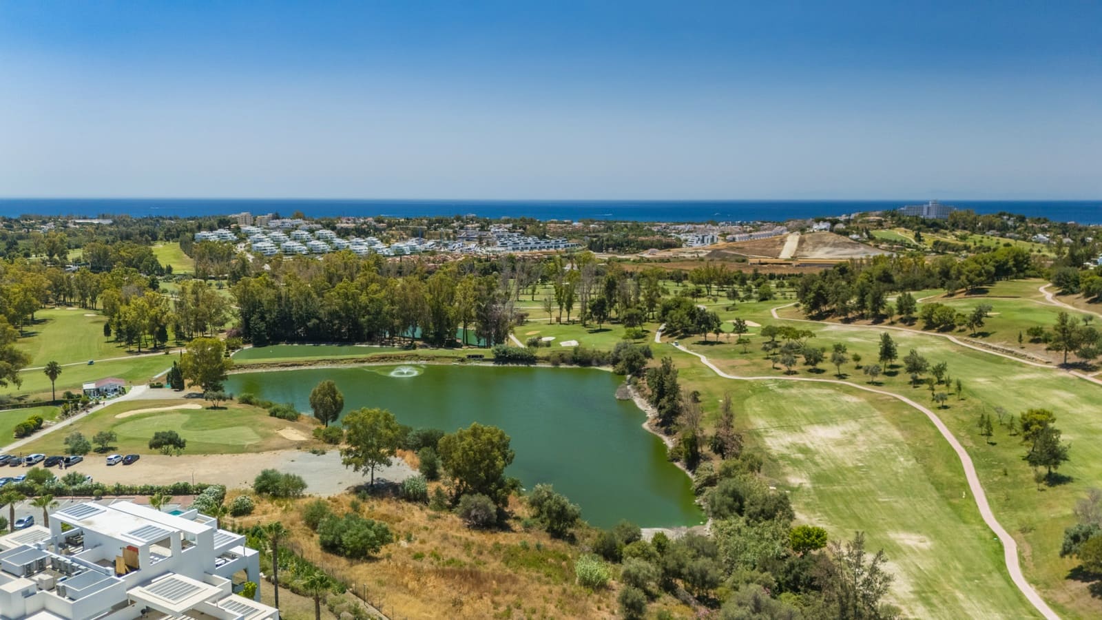 2 bedroom Penthouse for sale in Benahavis with pool garage - € 795,000 (Ref: 9864055)