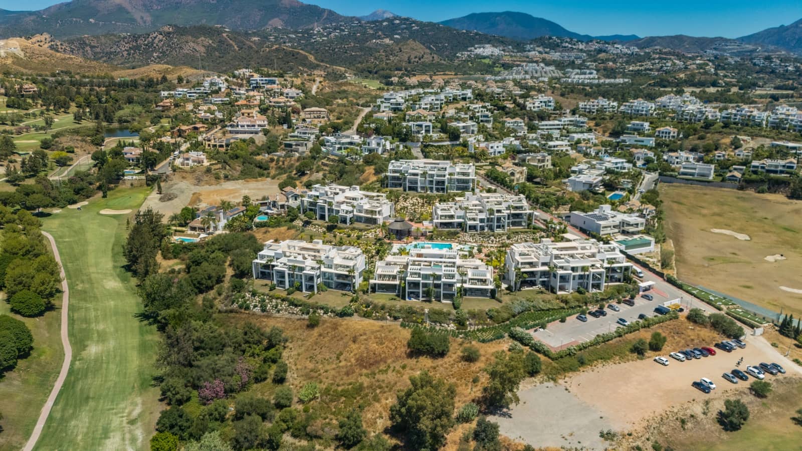 2 bedroom Penthouse for sale in Benahavis with pool garage - € 795,000 (Ref: 9864055)