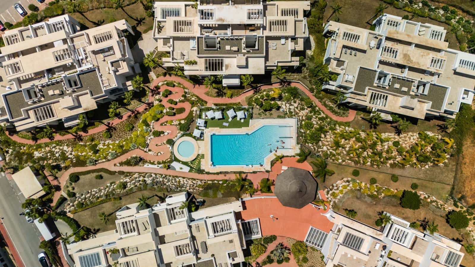2 bedroom Penthouse for sale in Benahavis with pool garage - € 795,000 (Ref: 9864055)