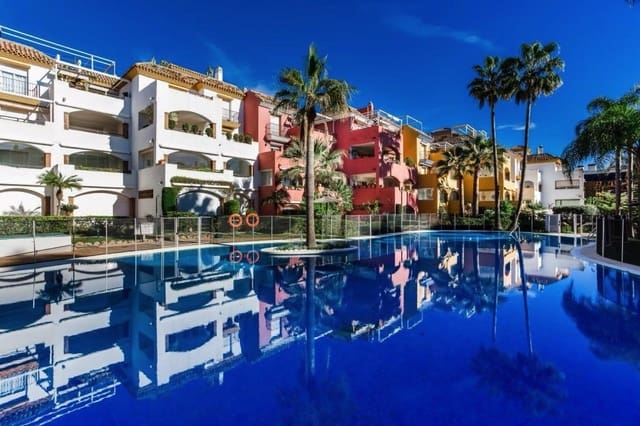 Apartamento de 3 habitaciones en Golden Mile, Marbella en venta con piscina garaje - 925.000 € (Ref: 9880587)