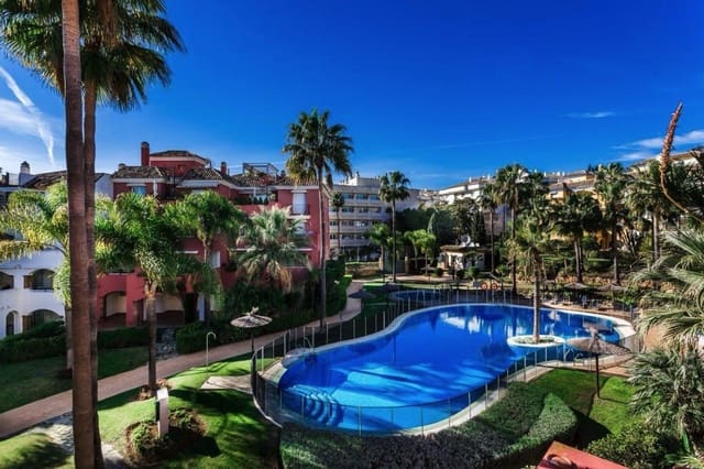Apartamento de 3 habitaciones en Golden Mile, Marbella en venta con piscina garaje - 925.000 € (Ref: 9880587)