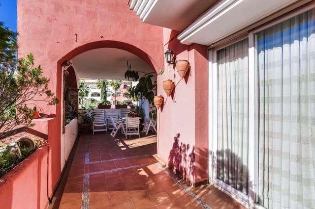 Apartamento de 3 habitaciones en Golden Mile, Marbella en venta con piscina garaje - 925.000 € (Ref: 9880587)