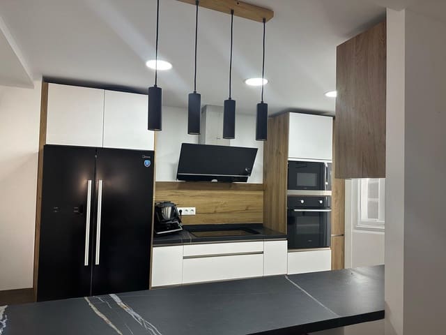 4 slaapkamer Penthouse te koop in Estepona met zwembad garage - € 745.000 (Ref: 9880588)