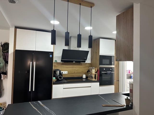 4 slaapkamer Penthouse te koop in Estepona met zwembad garage - € 745.000 (Ref: 9880588)