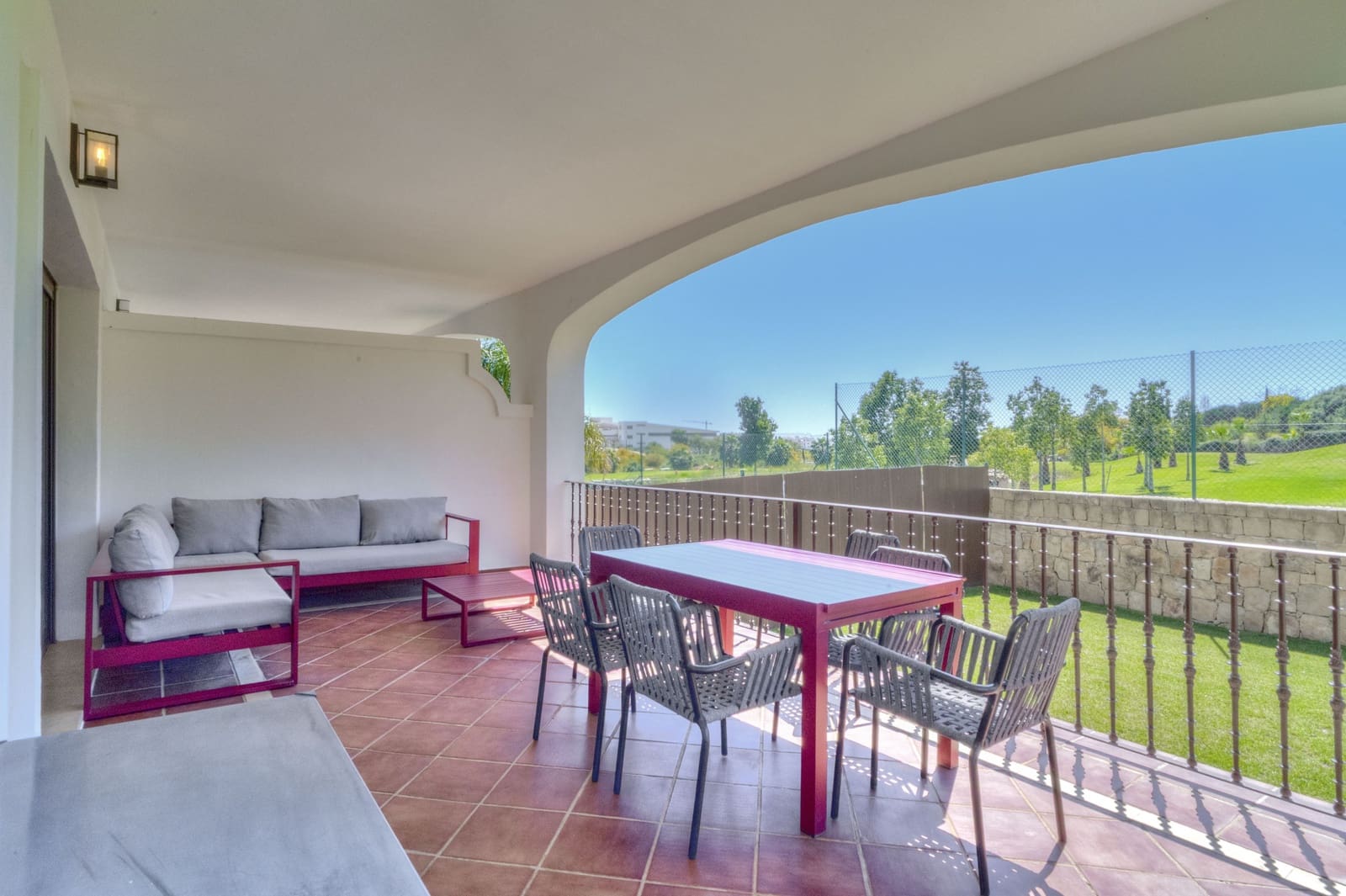 4 soveværelse Semi-Rækkehus til salg i Estepona med garage - € 875.000 (Ref: 9880591)