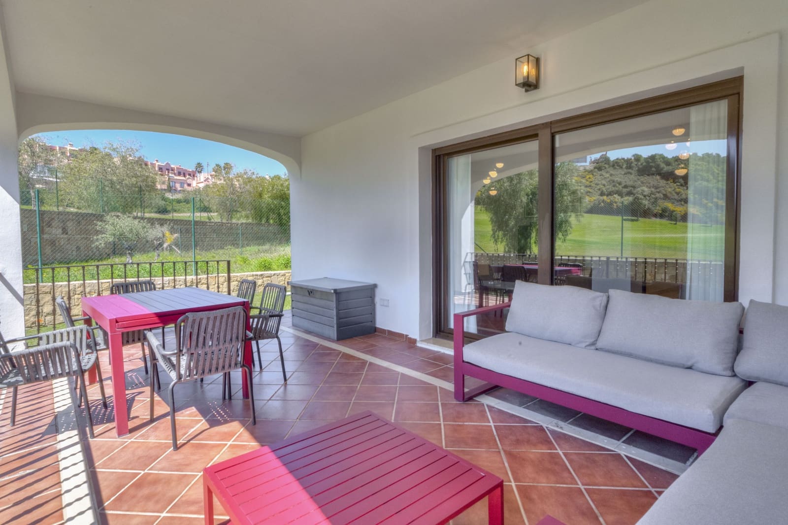 4 soveværelse Semi-Rækkehus til salg i Estepona med garage - € 875.000 (Ref: 9880591)