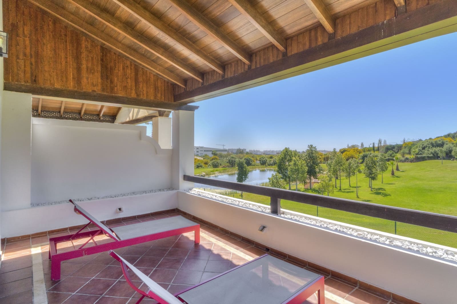 4 soveværelse Semi-Rækkehus til salg i Estepona med garage - € 875.000 (Ref: 9880591)